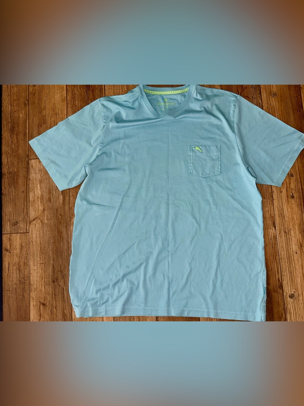 Tommy Bahama Light Blue Short Sleeve Pocket Tee men’s size large